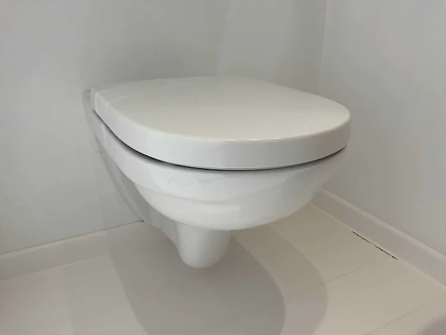 Villeroy&boch hangtoilet - afbeelding 1 van  7