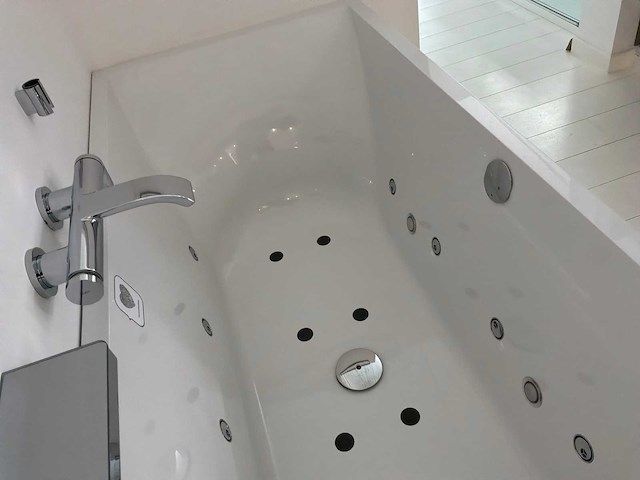 Villeroy&boch la belle whirlpool bad met hansgrohe mengkraan - afbeelding 4 van  10