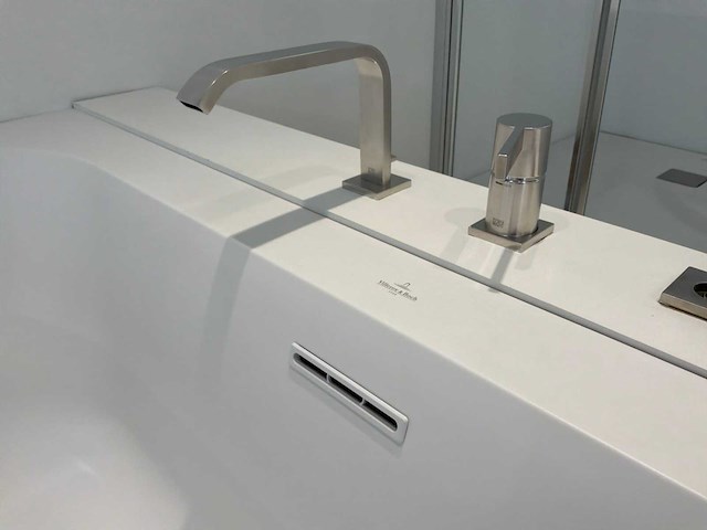 Villeroy&boch loop&friends bad met dornbracht handdouche - afbeelding 5 van  12