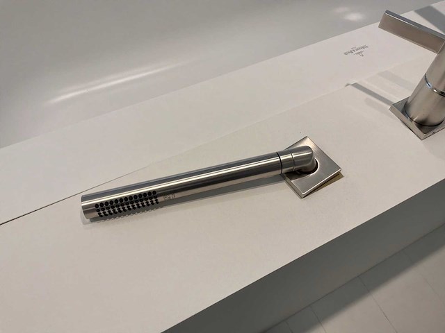 Villeroy&boch loop&friends bad met dornbracht handdouche - afbeelding 8 van  12