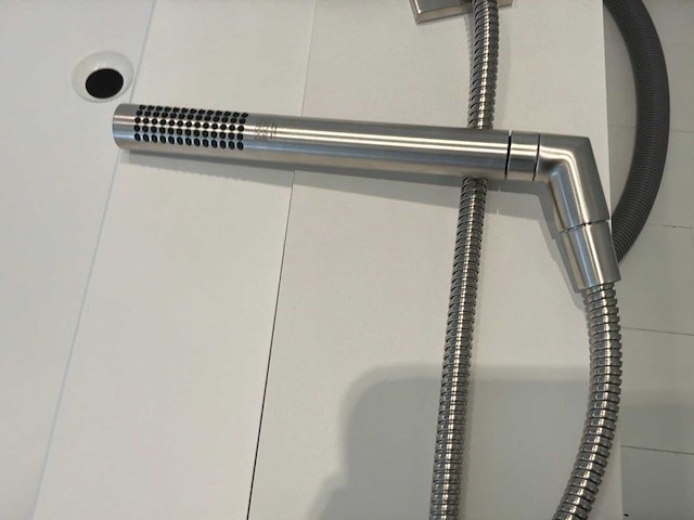 Villeroy&boch loop&friends bad met dornbracht handdouche - afbeelding 11 van  12