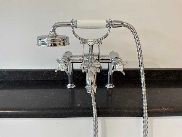 Villeroy&boch oberon bad met axor mengkraan - afbeelding 10 van  16