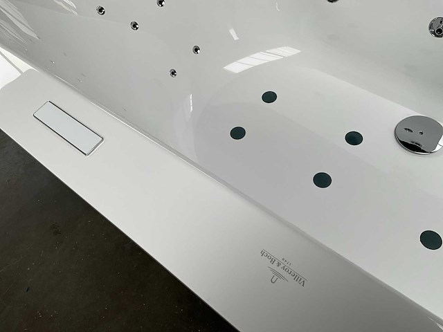 Villeroy&boch oberon whirlpool bad - afbeelding 14 van  15