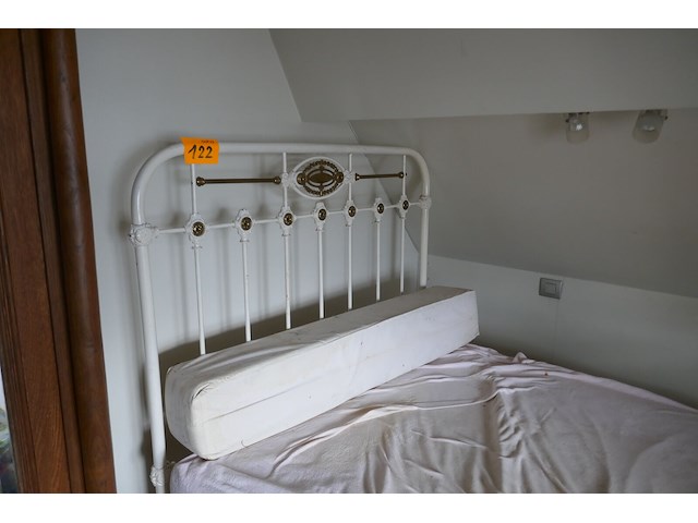 Vintage 2-personen bed met nieuwe matras - afbeelding 2 van  4