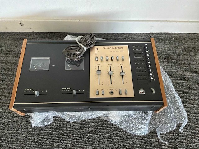 Vintage amplifier - afbeelding 2 van  4