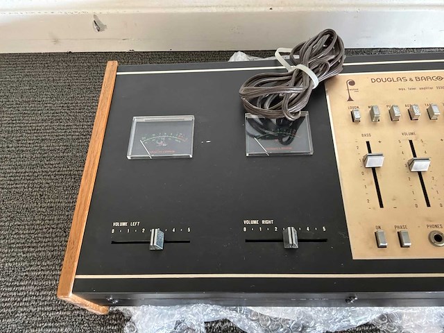 Vintage amplifier - afbeelding 3 van  4