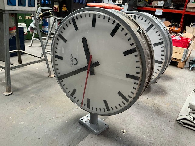 Vintage analoge station klok - afbeelding 1 van  4