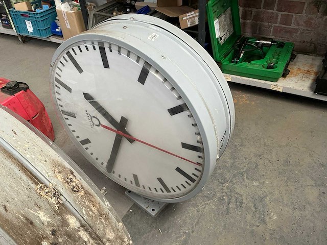 Vintage analoge station klok - afbeelding 2 van  4