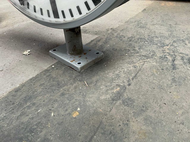 Vintage analoge station klok - afbeelding 3 van  4