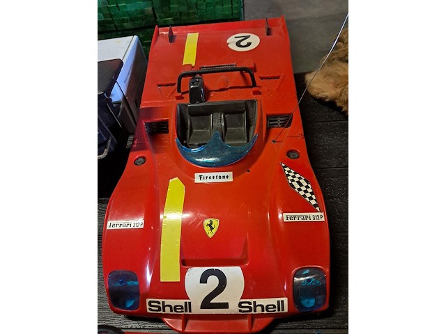 Vintage auto ferrari met afstandbediening - afbeelding 1 van  3
