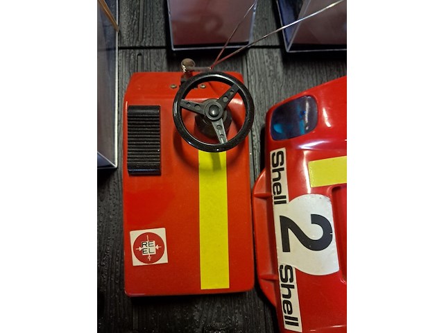 Vintage auto ferrari met afstandbediening - afbeelding 2 van  3