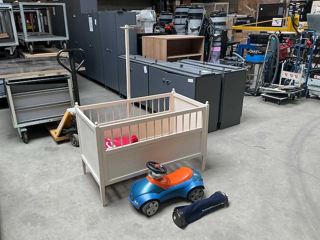 Vintage babybed - afbeelding 1 van  9