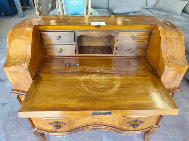 Vintage barokke secretaire ladekast uitgevoerd in rococo stijl met klep en 2 laden (met inhoud kaarsen) - afbeelding 5 van  9