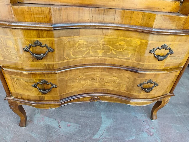 Vintage barokke secretaire ladekast uitgevoerd in rococo stijl met klep en 2 laden (met inhoud kaarsen) - afbeelding 7 van  9