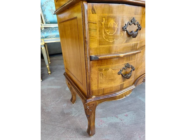 Vintage barokke secretaire ladekast uitgevoerd in rococo stijl met klep en 2 laden (met inhoud kaarsen) - afbeelding 8 van  9