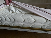 Vintage bed met nieuwe matras - afbeelding 4 van  4