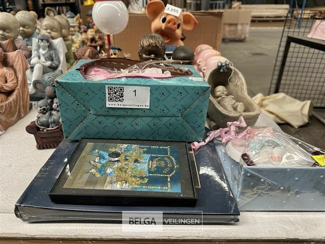 Vintage beeldjes, poppen en lamp - afbeelding 1 van  4