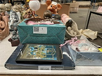 Vintage beeldjes, poppen en lamp - afbeelding 1 van  4