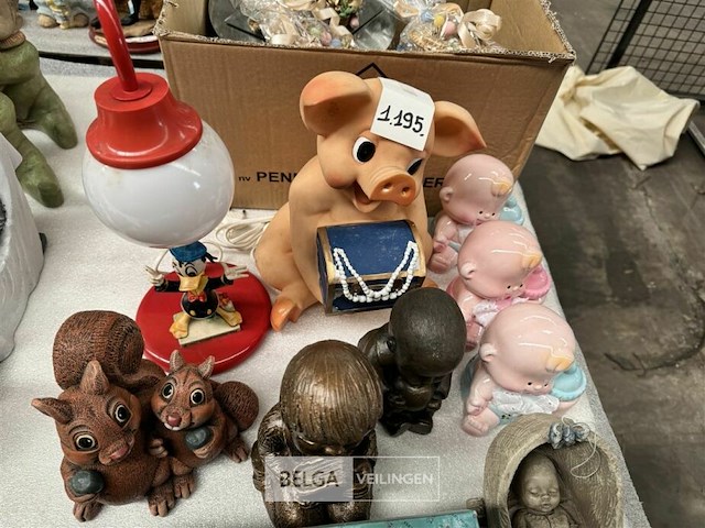Vintage beeldjes, poppen en lamp - afbeelding 3 van  4
