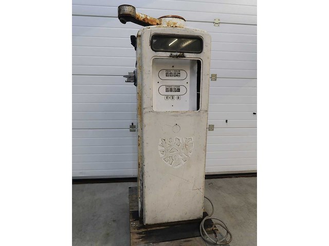 Vintage benzinepomp - afbeelding 1 van  9