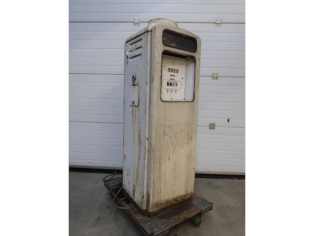 Vintage benzinepomp - afbeelding 3 van  9