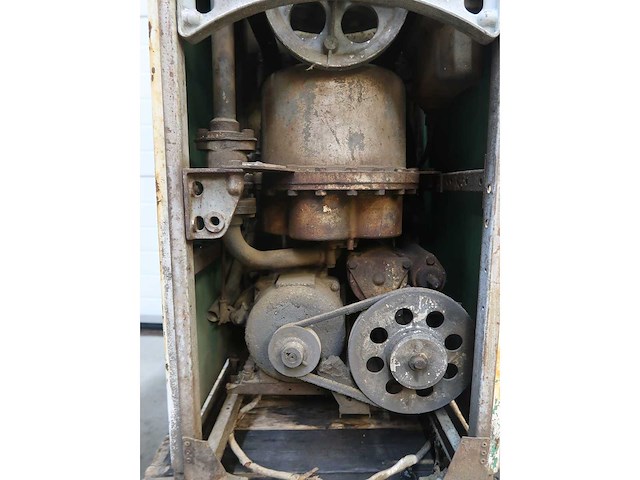Vintage benzinepomp - afbeelding 9 van  9