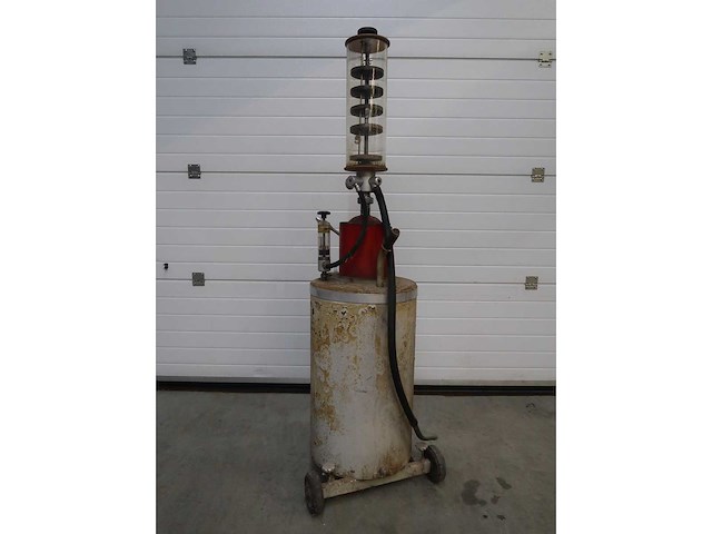 Vintage benzinepomp - afbeelding 3 van  5