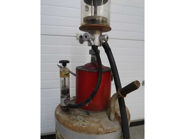 Vintage benzinepomp - afbeelding 4 van  5