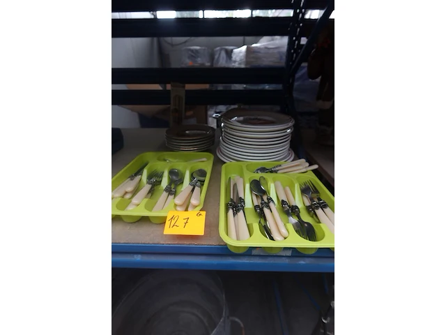 Vintage bestek & servies - afbeelding 1 van  7