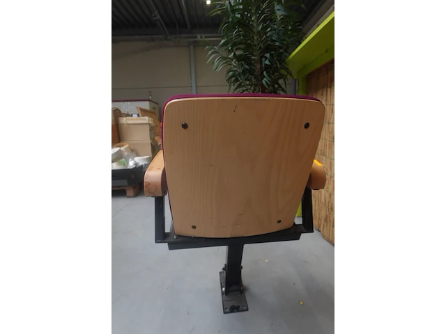 Vintage bioscoopstoel - afbeelding 2 van  3