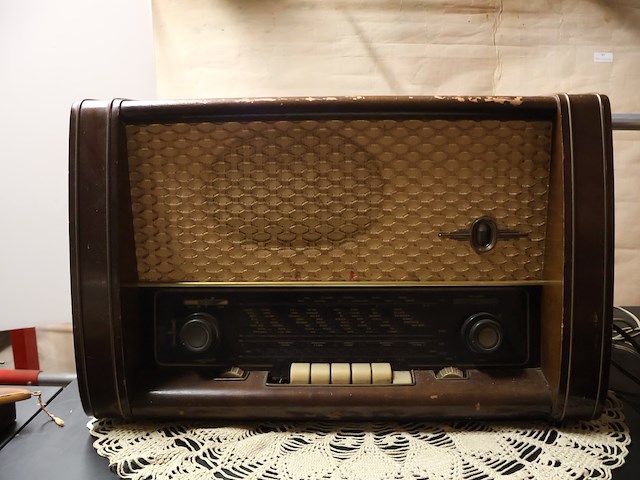 Vintage buizenradio - afbeelding 1 van  7