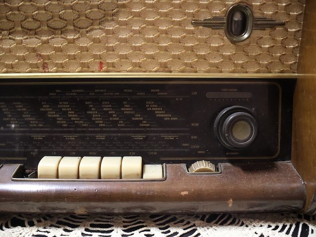 Vintage buizenradio - afbeelding 4 van  7