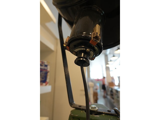 Vintage ddr verstraler op origineel militair driepootstatief | flutlichtscheinwerfer ba | 1000w - afbeelding 2 van  6