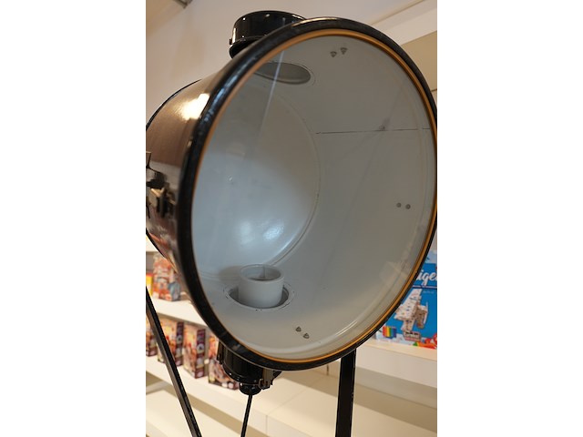 Vintage ddr verstraler op origineel militair driepootstatief | flutlichtscheinwerfer ba | 1000w - afbeelding 4 van  6