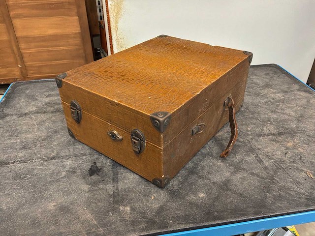 Vintage draagbare grammofoon - afbeelding 4 van  19