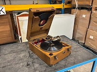 Vintage draagbare grammofoon - afbeelding 1 van  19