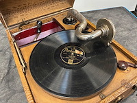 Vintage draagbare grammofoon - afbeelding 17 van  19