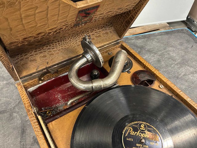 Vintage draagbare grammofoon - afbeelding 19 van  19