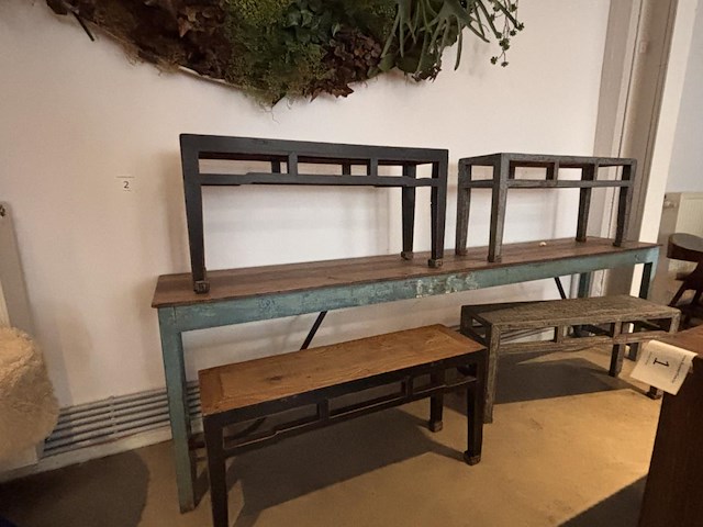 Vintage eetafel met 4 vintage zitbanken - afbeelding 1 van  6