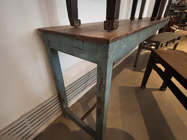 Vintage eetafel met 4 vintage zitbanken - afbeelding 2 van  6