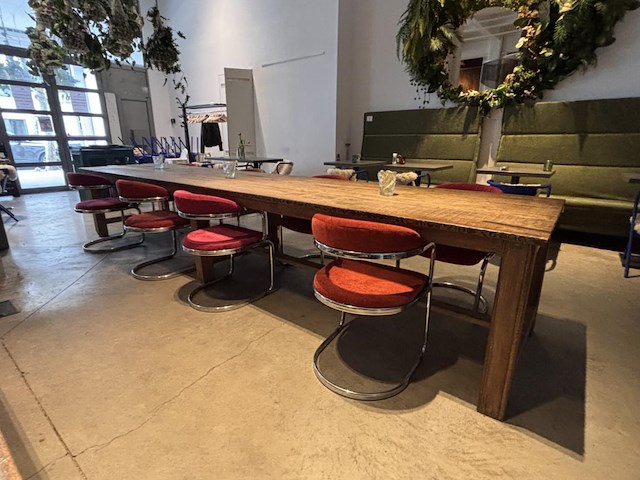 Vintage eetafel met 8 designstoelen - afbeelding 1 van  11