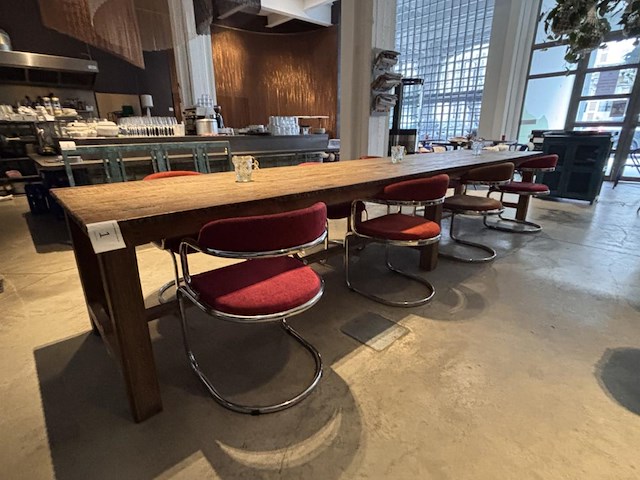 Vintage eetafel met 8 designstoelen - afbeelding 7 van  11