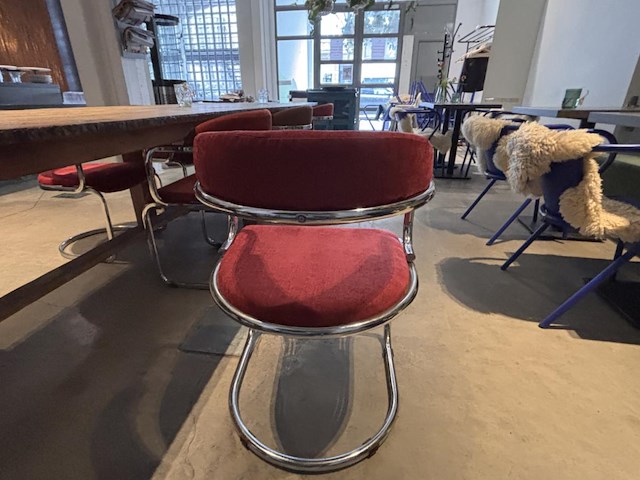 Vintage eetafel met 8 designstoelen - afbeelding 10 van  11