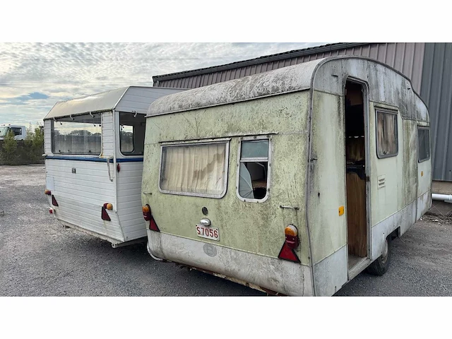 Vintage engelse sprite-caravan wordt gerestaureerd - afbeelding 9 van  9