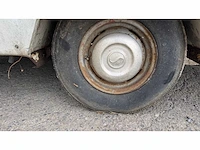 Vintage engelse sprite-caravan wordt gerestaureerd - afbeelding 4 van  9