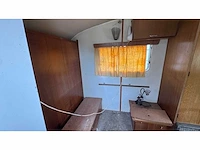 Vintage engelse sprite-caravan wordt gerestaureerd - afbeelding 7 van  9