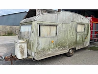 Vintage engelse sprite-caravan wordt gerestaureerd - afbeelding 8 van  9