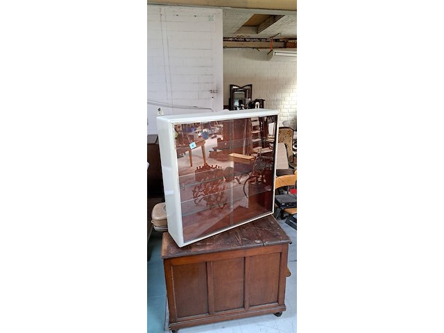 Vintage etalage wandkast - afbeelding 1 van  2