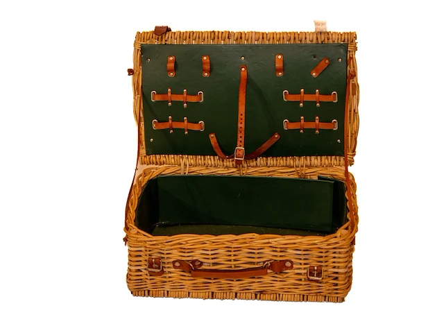 Vintage gevlochten rieten picknickmand met... - afbeelding 1 van  3