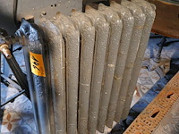 Vintage gietijzeren radiator - afbeelding 1 van  3